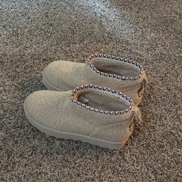 BEARPAW Snuggle Daphne Deco Boots - Picture 3 of 8